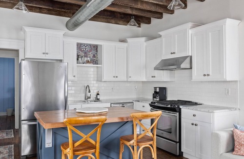 Cannonborough Elliotborough Condo | Beautifully restored historic condo in Elliotborough +Parking included