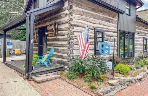 Augusta Cabin | Bertha's Cabin: Rustic Ohio River Retreat