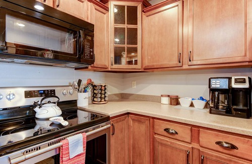 Fletcher Cabin | Between 2 Streams: Mtn. View, Hot Tub & Game Room!
