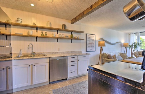 Historic Kailua Village Condo | Big Island Condo w/Pool Access: Walk to Beach!