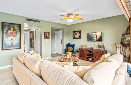 Historic Kailua Village Apartment | Big Island Kona Plaza 311 condo