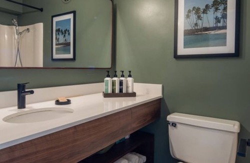 Historic Kailua Village Hotel | Bikes by Day, Stars by Night—Island-Modern Stay with Pool & Perks l 2 Rooms