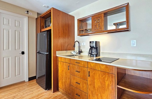 Diamond Head - Kapahulu - St. Louis Apartment | BMB 804 Modern Waikiki 1 Bedroom, 2 mins to Beach