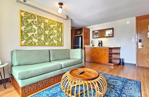 Diamond Head - Kapahulu - St. Louis Apartment | BMB 804 Modern Waikiki 1 Bedroom, 2 mins to Beach