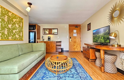 Diamond Head - Kapahulu - St. Louis Apartment | BMB 804 Modern Waikiki 1 Bedroom, 2 mins to Beach
