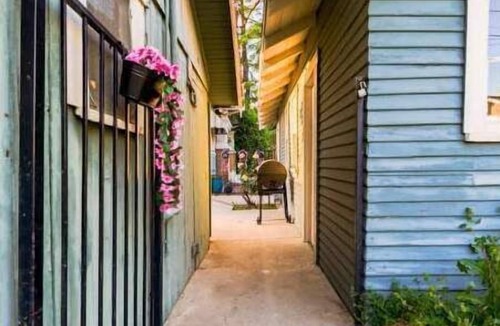 Sherman Oaks House | Boho Vibe House with Pool near Hollywood