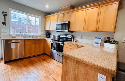 Southeast Boise House | Boise Avenue Getaway 3BR/3BA Yard Parking for 2 Near BSU & Downtown Spacious