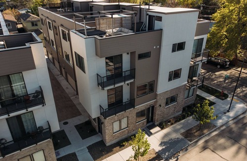 Veterans Park House | Boise Townhouse with Rooftop Hot Tub and Fire Pit. Close to Downtown!