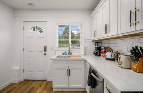 Picnic Point-North Lynnwood Apartment | Brand New Designer's Stylish 1BR Home - 1min to I5