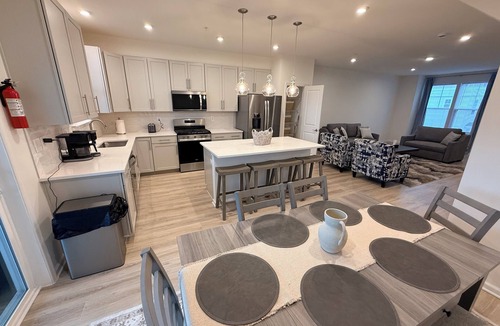 Algonquin House | Brand New Waterfront Home Pool Walk Downtown & Events Sleeps 8
