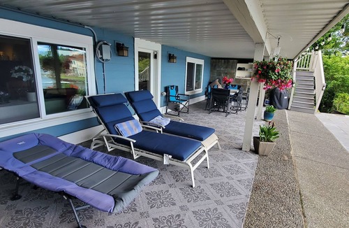 Lake Stevens House | Breathtaking Lake & Mountain views! Enjoy access to a total of 1730 Sq. feet!