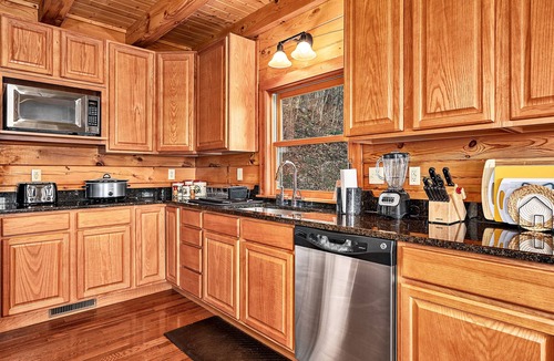 Weaverville Cabin | Breathtaking Mountain View Luxury AVL Cabin w/Hot Tub, Fireplaces, Hi-Speed Wifi