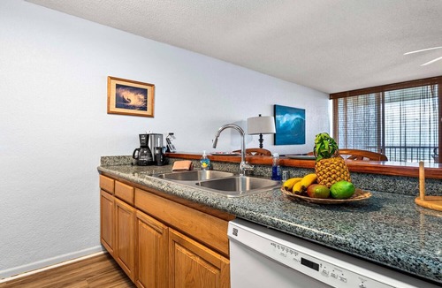 Historic Kailua Village Condo | 🏖️Breathtaking Ocean Front | AC | Next to Beach & Town