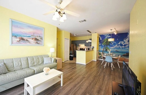 Lindfields Condo | Bright 3BR Resort Condo Near Disney with Pool, Gym, Balcony