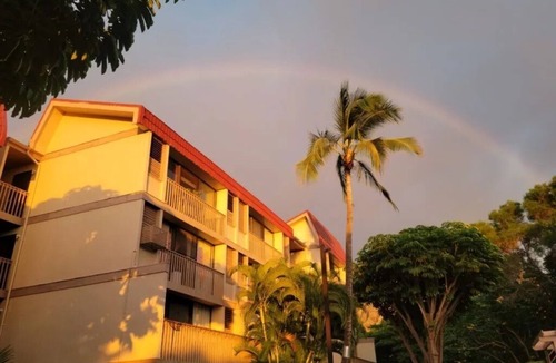 Makaha Valley House | Bright Airy Condo in Makaha - 5 mins from the beach!
