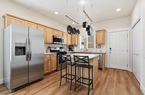 Southeast Boise House | Bronco Game Day Getaway Walk to Stadium+Fireplace+Indoor Parking