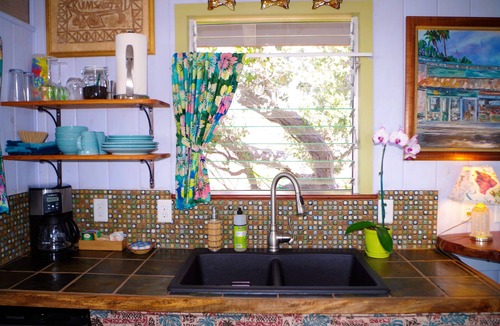 Ocean View House | Bungalow with spectacular ocean view from lanai and private hot tub