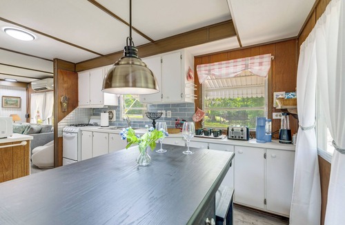 Bushnell House | Bushnell Riverside Retreat w/Hot Tub & Game Shed