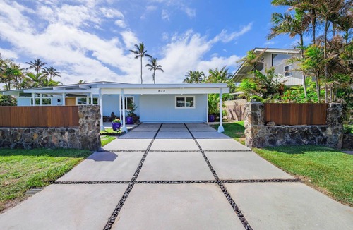 Kailua House | Casa Luna - Beautiful & Stylish Remodeled 4bd, 3bath, 2 kitchens Home in Kailua