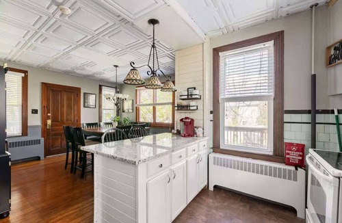 Jim Thorpe House | Center House 1901 | Walk to Broadway | Parking
