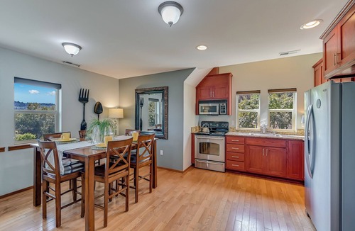 Cathcart Cottage | Charming 1-bedroom house with WiFi, AC , laundry in lovely Snohomish