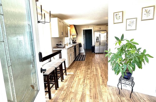 Canyon County Cottage | Charming 1920s Cottage Retreat – Modern Comfort, Vintage Soul