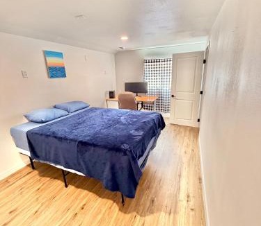 Picnic Point-North Lynnwood House | Charming 2-bedroom and 1 Full bath basement apartment with WiFi and AC in lovely Edmonds