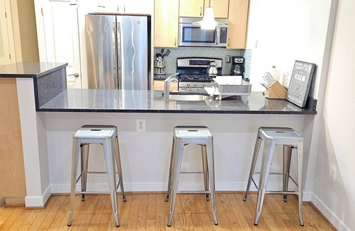 Cardozo Bed & Breakfast | Charming 2-bedroom bed & breakfast condo in fabulous Washington with WiFi, AC