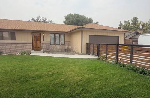 Ontario House | Charming 3 bedroom 2 bath house in welcoming Ontario perfect for your stay.