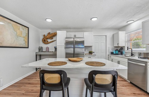 Crystal River House | Charming 3Bed House in Crystal River, 5 min to Boat ramp Sleeps 8