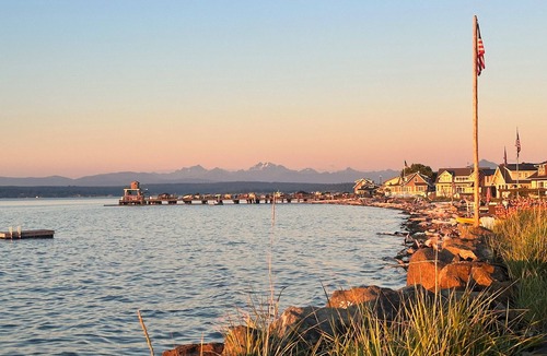 Langley Cabin | Charming Beach Cabin with Private Beach Access
