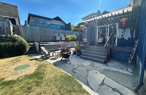 Langley Cabin | Charming Beach Cabin with Private Beach Access