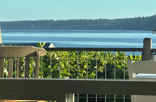 Langley Cabin | Charming Beach Cabin with Private Beach Access