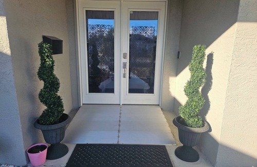 Spring Hill House | Charming & Beautiful Pet friendly Pool home in Spring Hill, Florida