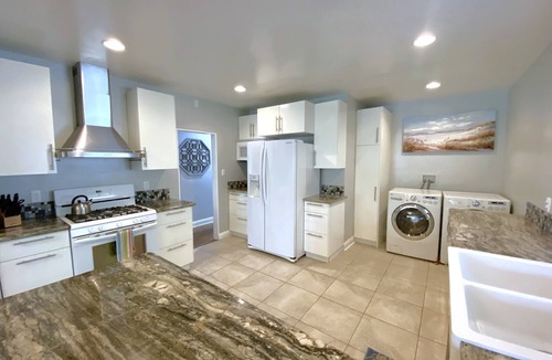 Burbank House | Charming family home in a quiet neighborhood of Burbank: Greenview