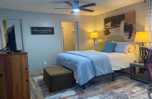 Georgetown Other | Charming farmhouse 4 miles to Kentucky Horse Park.