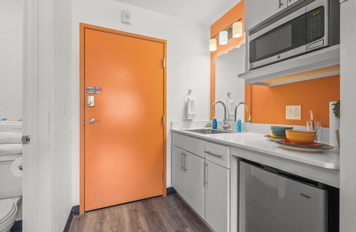 Cedar Falls Apartment | Chic 1-bedroom Micro Studio Apartment