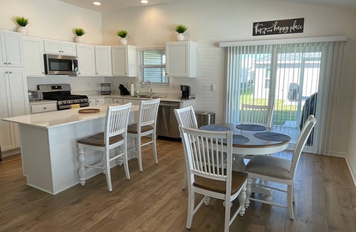 Sumter County House | Chic, comfy, and ready for Villages adventures—golf cart included!