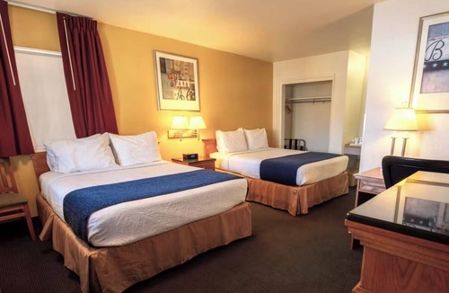Pendleton Hotel | Chic Room with Comfortable Beds and Private Bath Near Downtown Pendleton