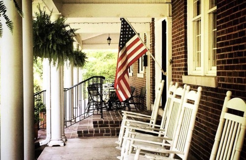 Versailles Bed & Breakfast | Classic Charm in the Heart of Horse Country