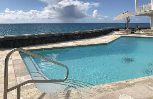Kailua-Kona House | Classic Hawaiian Oceanfront Condo with Top Location - Hale Kona Kai 413 by Casago Kona