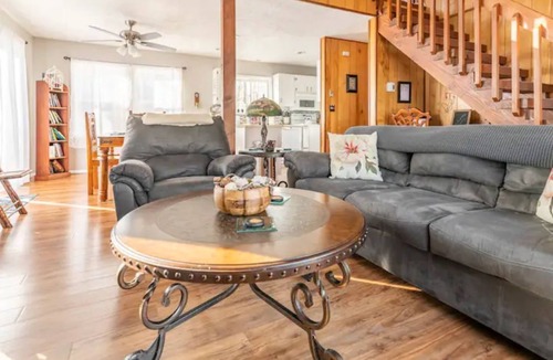 Bushkill House | Clean Home Away From Home In A Beautiful Community With Indoor/Outdoor Pools