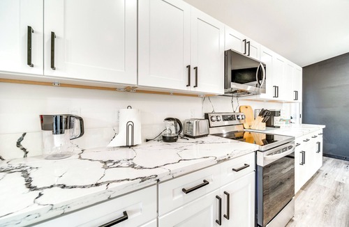 Keaau House | Close to Hiking & Beaches: Modern Keaau Home!