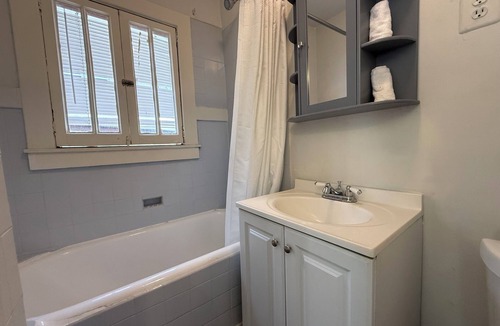 Hollywood Apartment | Comfortable Studio Unit on 2nd Floor
