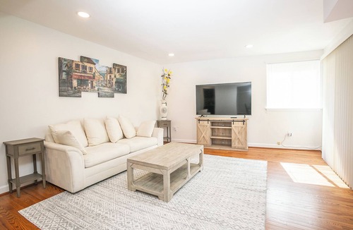 Nauck Apartment | Comfy and Cozy - Min from National Mall