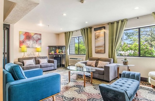 Poulsbo Hotel | Convenient Accommodation in GuestHouse Poulsbo! Free Breakfast and Parking!