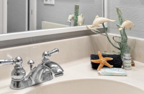 Kihei Apartment | Convenient to downtown Kihei, across famous Charley Young Beach, 3 pool, tennis courts MV3407