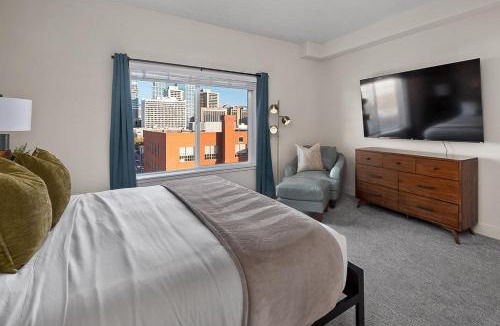 Rio Grande Apartment | Convention Ctr - Stylish 2BD,2BA with Pool,Gym and Hot tub