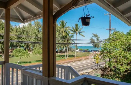 Kailua House | Cool retreat at the entrance to Lanikai-Very Close to Beach-3 Primary Bedrooms
