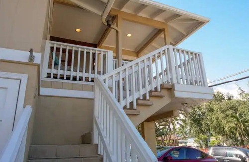 Kailua House | Cool retreat at the entrance to Lanikai-Very Close to Beach-3 Primary Bedrooms